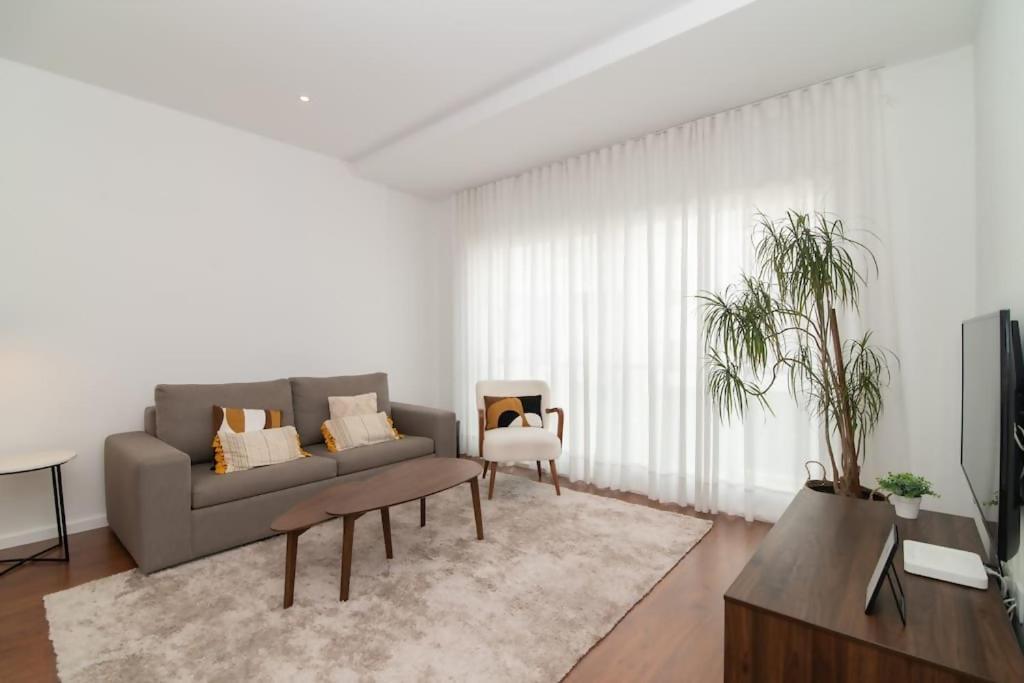 Cozy Sea View Apartment Near City & Airport 蓬塔德尔加达 外观 照片