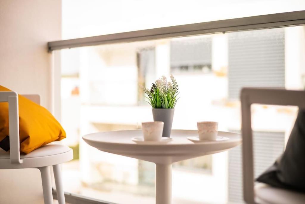 Cozy Sea View Apartment Near City & Airport 蓬塔德尔加达 外观 照片