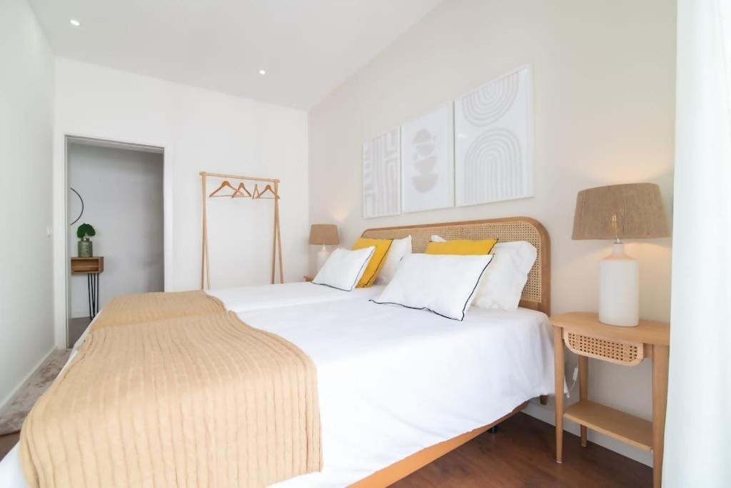 Cozy Sea View Apartment Near City & Airport 蓬塔德尔加达 外观 照片